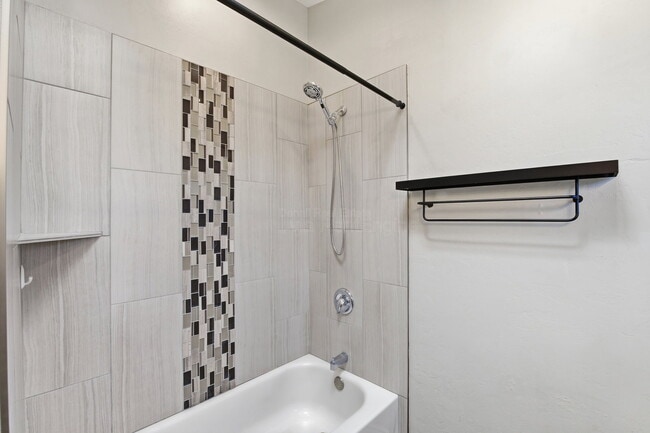 Building Photo - 1901 N Rosemont Blvd