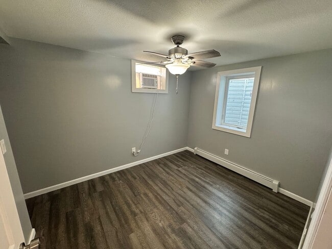 Building Photo - Newly updated 2 bedroom apartment