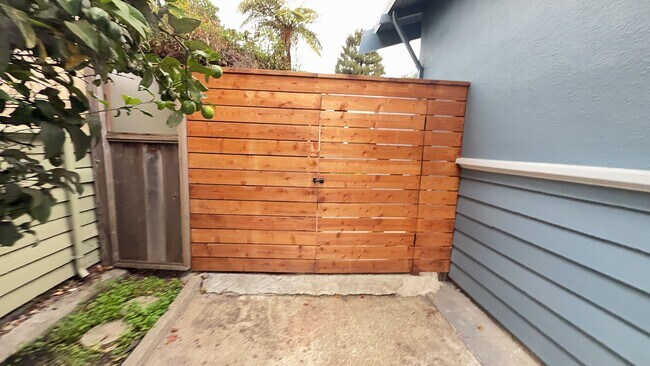 Building Photo - EPIC REA: Beautiful 2 Bed/2 Bath In the Heart of West Berkeley’s Poet’s Corner.