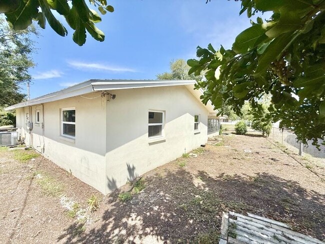 Building Photo - 1501 S Hillcrest Ave