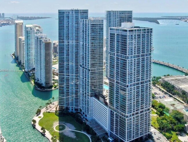 Building Photo - 495 Brickell Ave