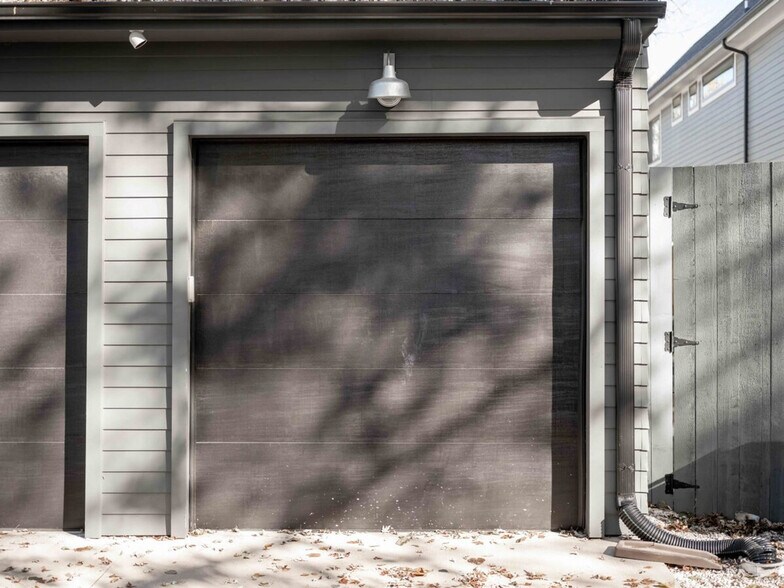 Building Photo - 707 SE A St