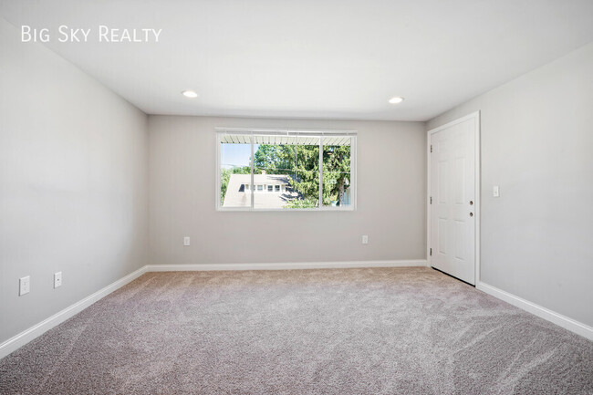 Building Photo - Modern Gahanna Two Bedroom - The Huntley