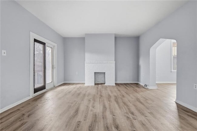 Building Photo - 228 Sylvan Walk