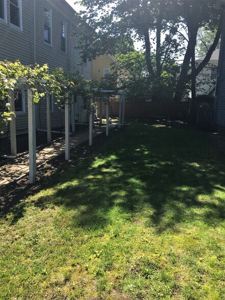 Side Yard A - 87 Irving St
