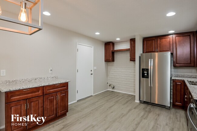 Building Photo - 7322 E Lakeside Dr