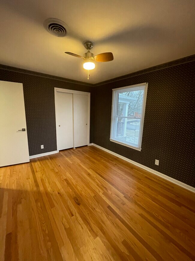 Building Photo - Stonewall