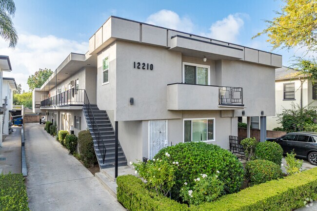 Building Photo - 12210 Magnolia Blvd