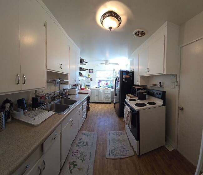 Building Photo - 1021 Buckeye Dr