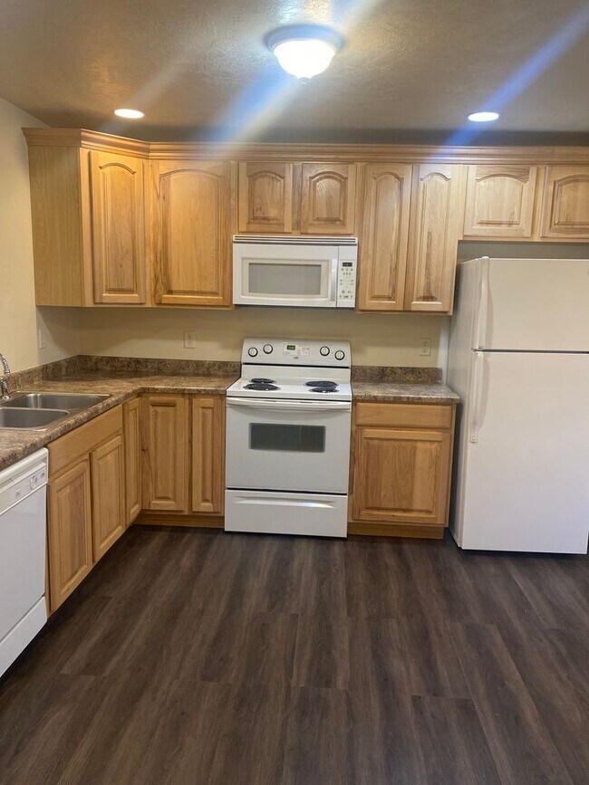 Building Photo - 577 N 100 E