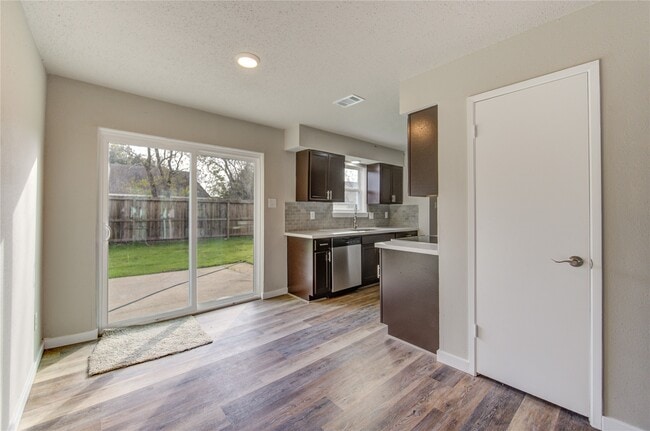 Building Photo - 7411 Trabajo Dr