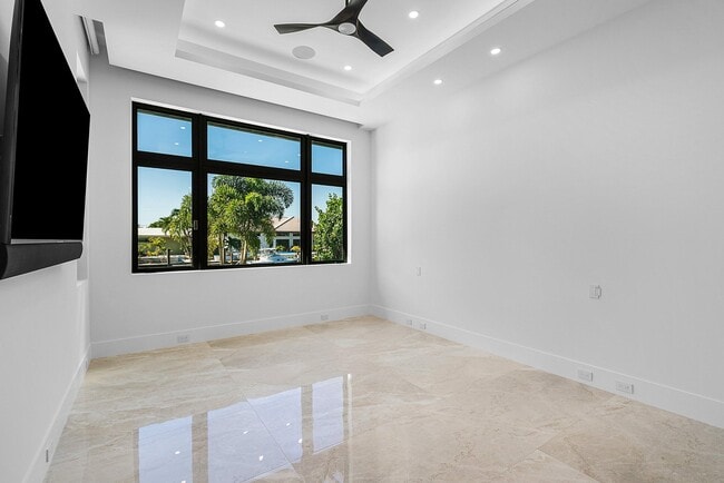 Building Photo - 2650 NE 48th Ct