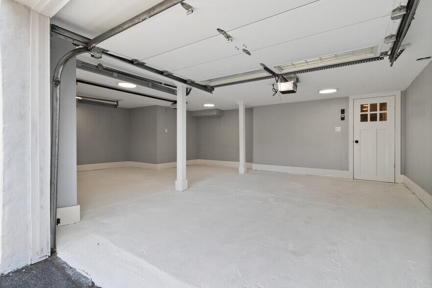 Building Photo - 23 Nicholas Ave