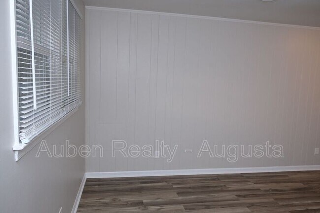 Building Photo - 1602 Johns Rd