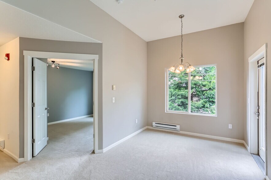 Building Photo - 14700 SW Sandhill Loop