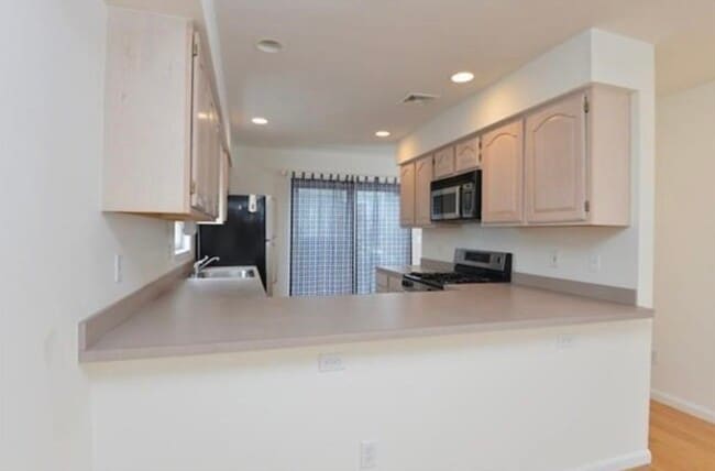 Building Photo - 6 Harleston St