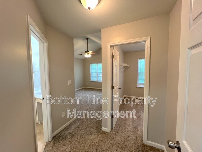 Building Photo - 7637 Abigail Glen Dr