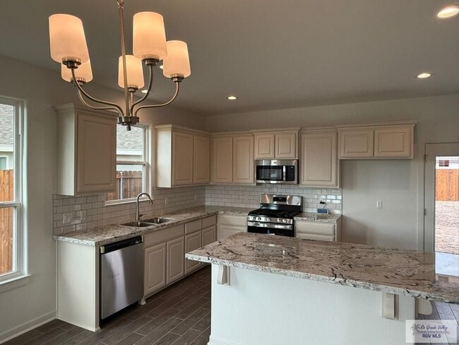 Building Photo - 3505 Cove Real Dr