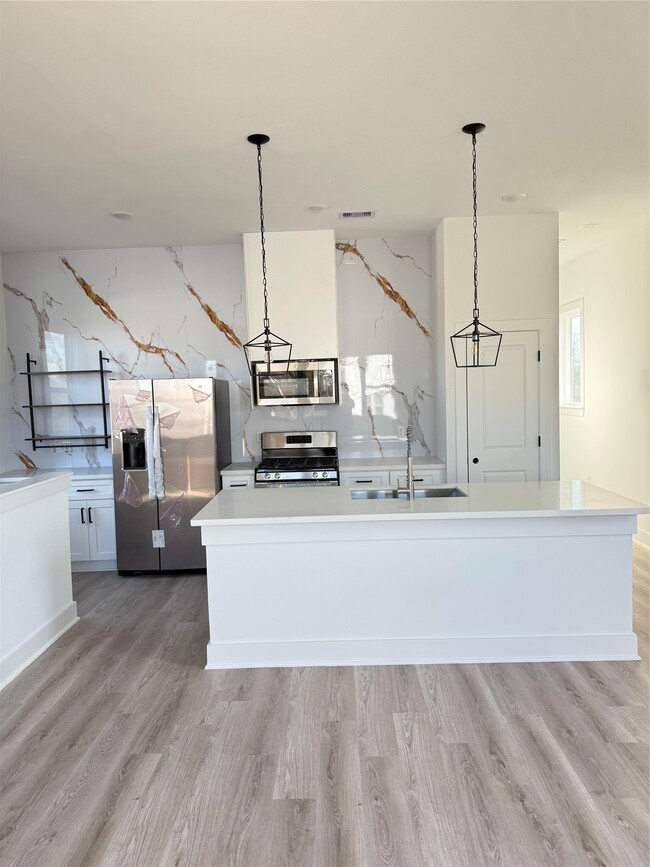 Building Photo - 7948 Betty Boop St