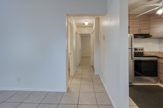 Building Photo - 809 N Federal Hwy