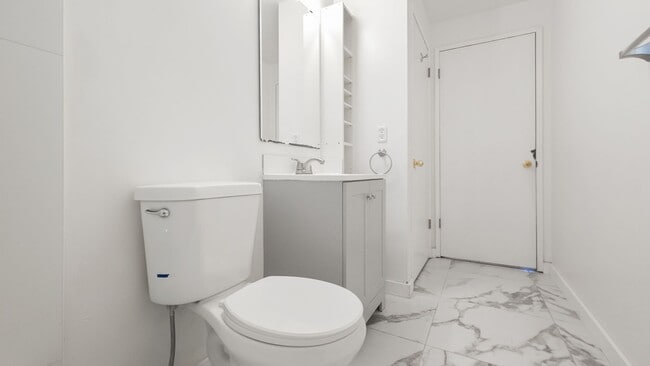 Building Photo - Charming Bellevue Home with Spacious Lot a...
