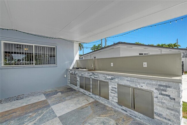 Building Photo - 10350 SW 48th St