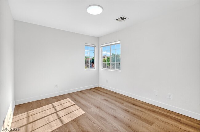 Building Photo - 3037 Aloha Ave