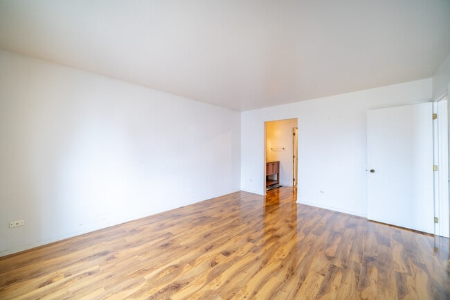 Building Photo - 7020 Barrington Ct