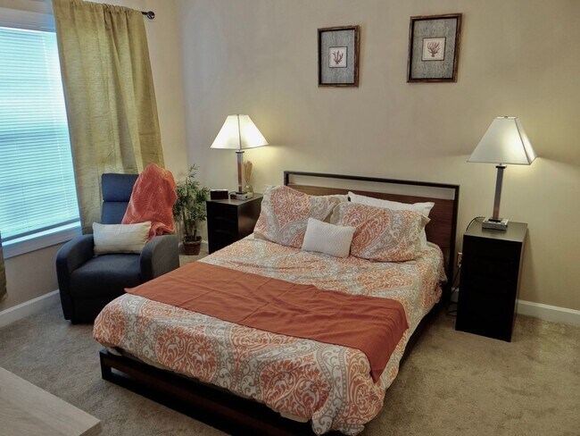 Building Photo - 6 month to 1year Fully Furnished Rental