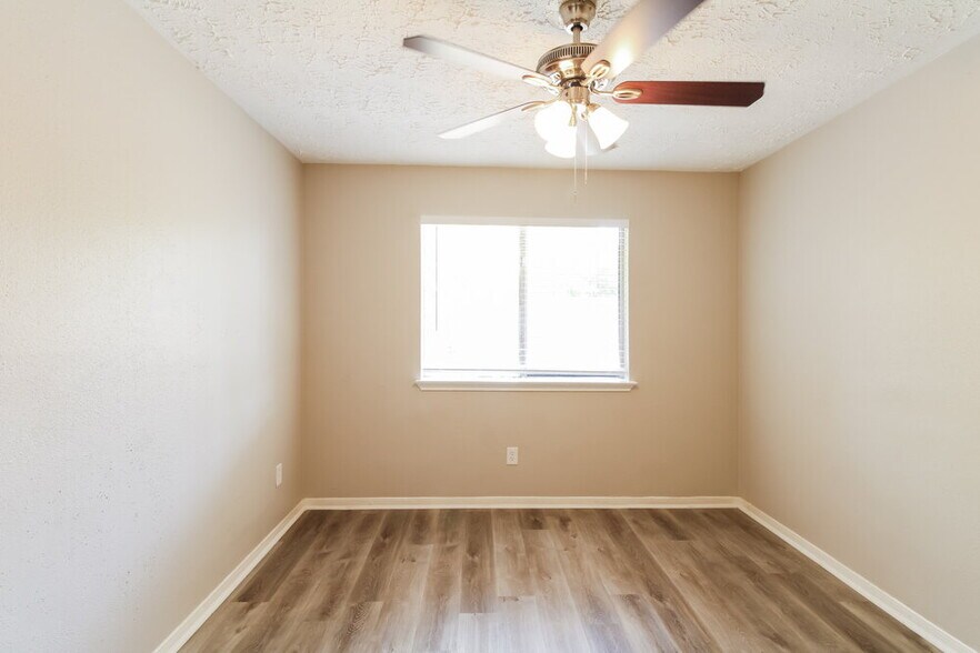 Building Photo - 1807 Oakwell Ln