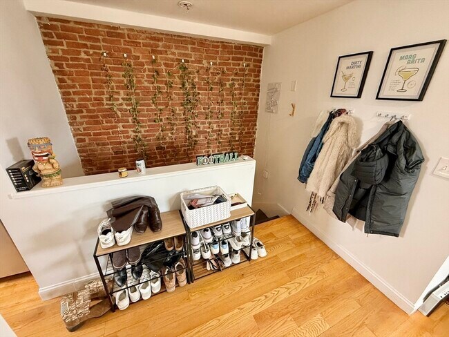 Building Photo - 9 Boston St