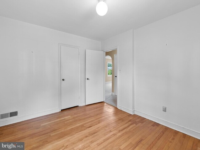 Building Photo - 404 S George Mason Dr