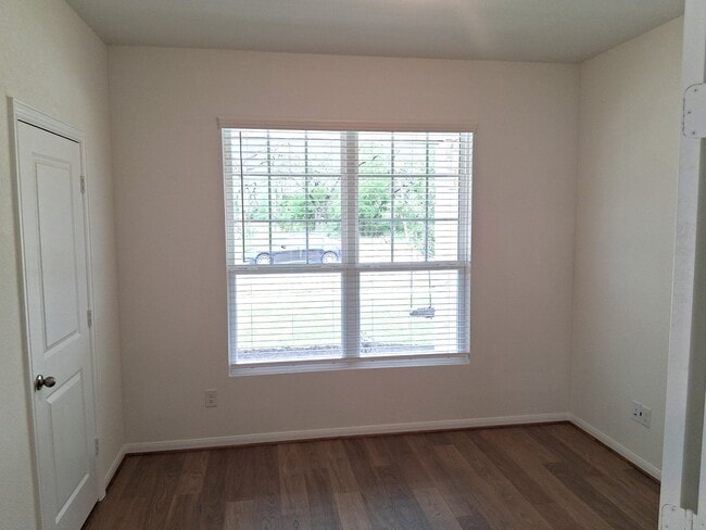 Building Photo - 253 Villars Dr