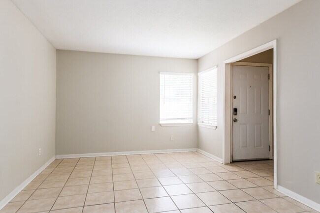 Building Photo - 807 Sulphur St