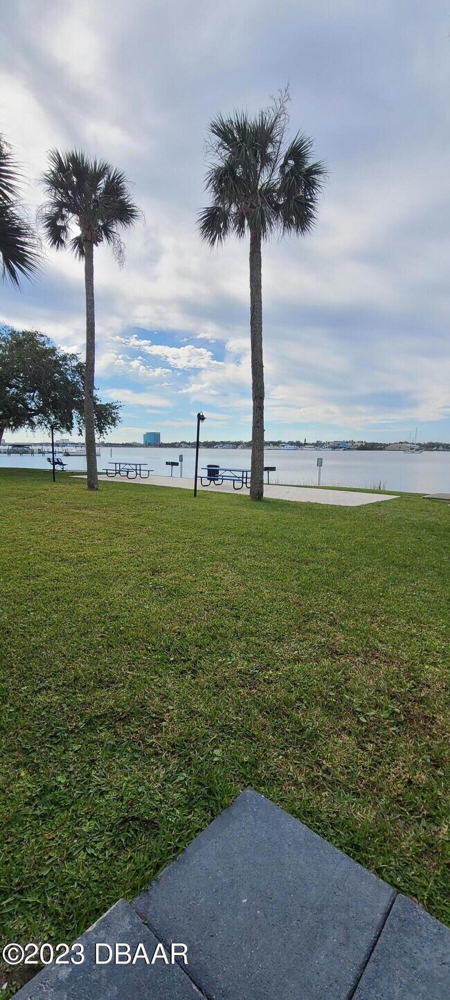 Building Photo - 415 N Halifax Ave