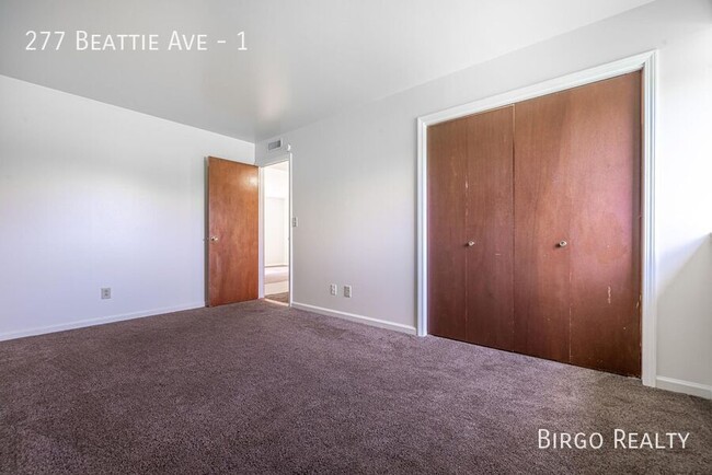 Building Photo - Move in Ready! Large and lovely 2-bedroom ...