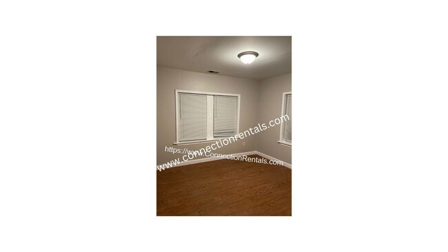 Building Photo - 3 Bed 2 Bath Home