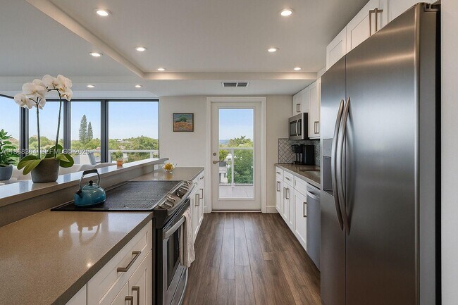 Building Photo - 2841 N Ocean Blvd