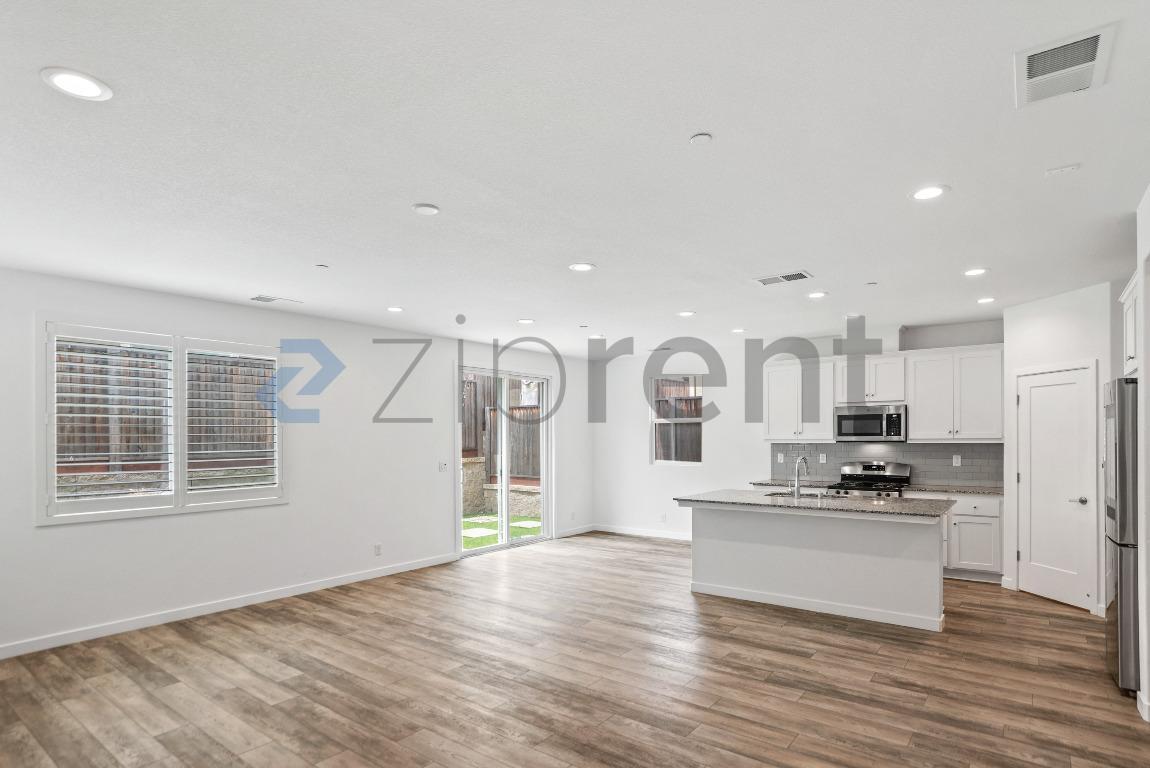 Building Photo - 1280 Hernandez Wy