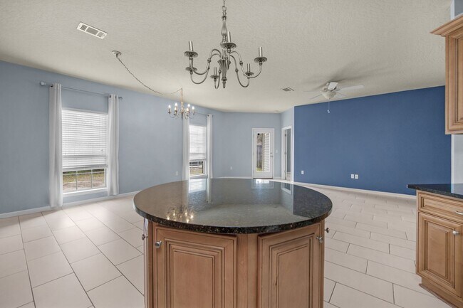 Building Photo - MOVE-IN SPECIAL!