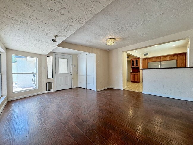 Building Photo - West El Paso/Canutillo 6bed/4bath refrig A/C Home!