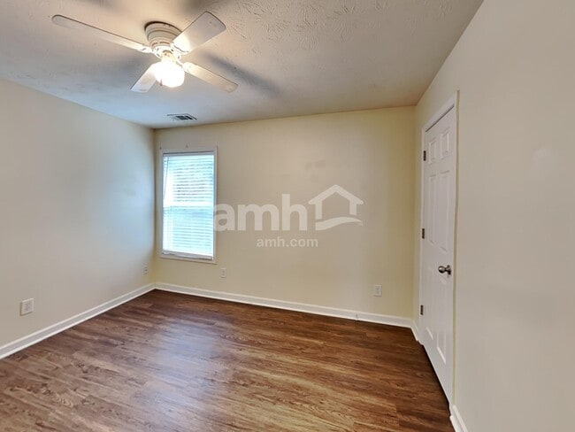 Building Photo - 913 Tamarisk Pl