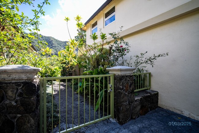 Building Photo - $4300 2bd/3ba Single Family Home in Nuuanu