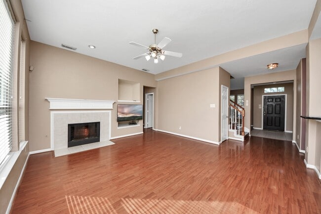 Building Photo - 1631 Mustang Crossing