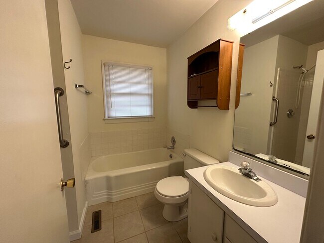 Building Photo - 3 Bed/2 Bath in Seneca, SC