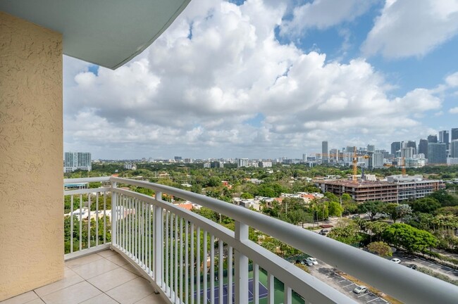 Building Photo - 2475 Brickell Ave