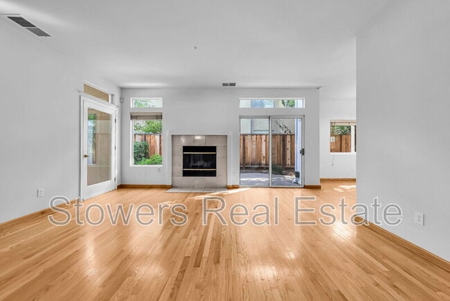 Building Photo - 116 Foxglove Ln