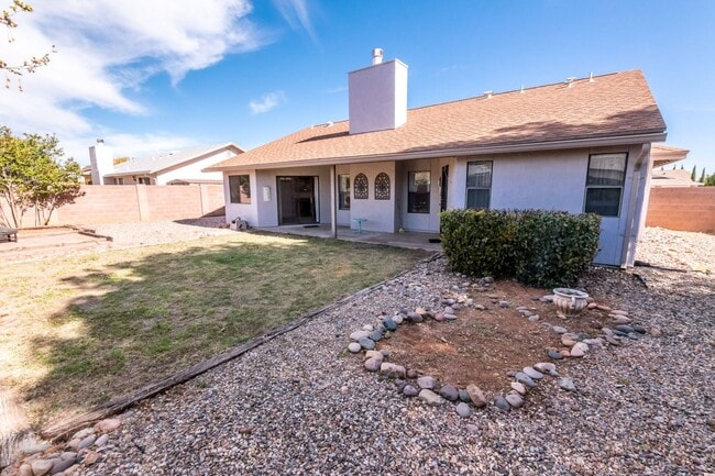 Building Photo - Beautifully Updated 2BR/2BA Home – Near Fort Huachuca
