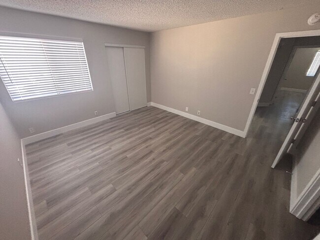Building Photo - Newly Renovated Two Bedroom Condo