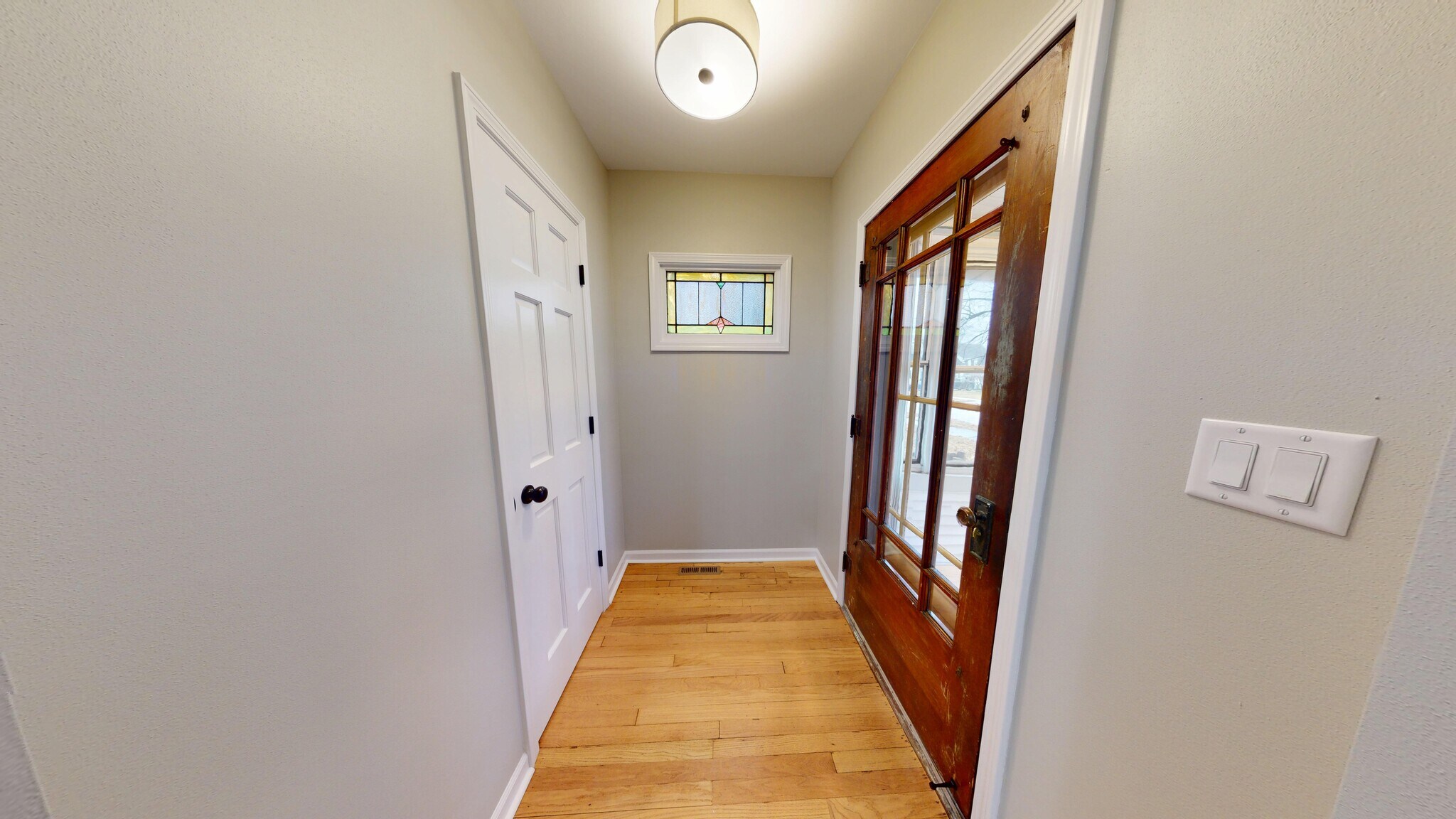 Entryway - 7823 Eagle St